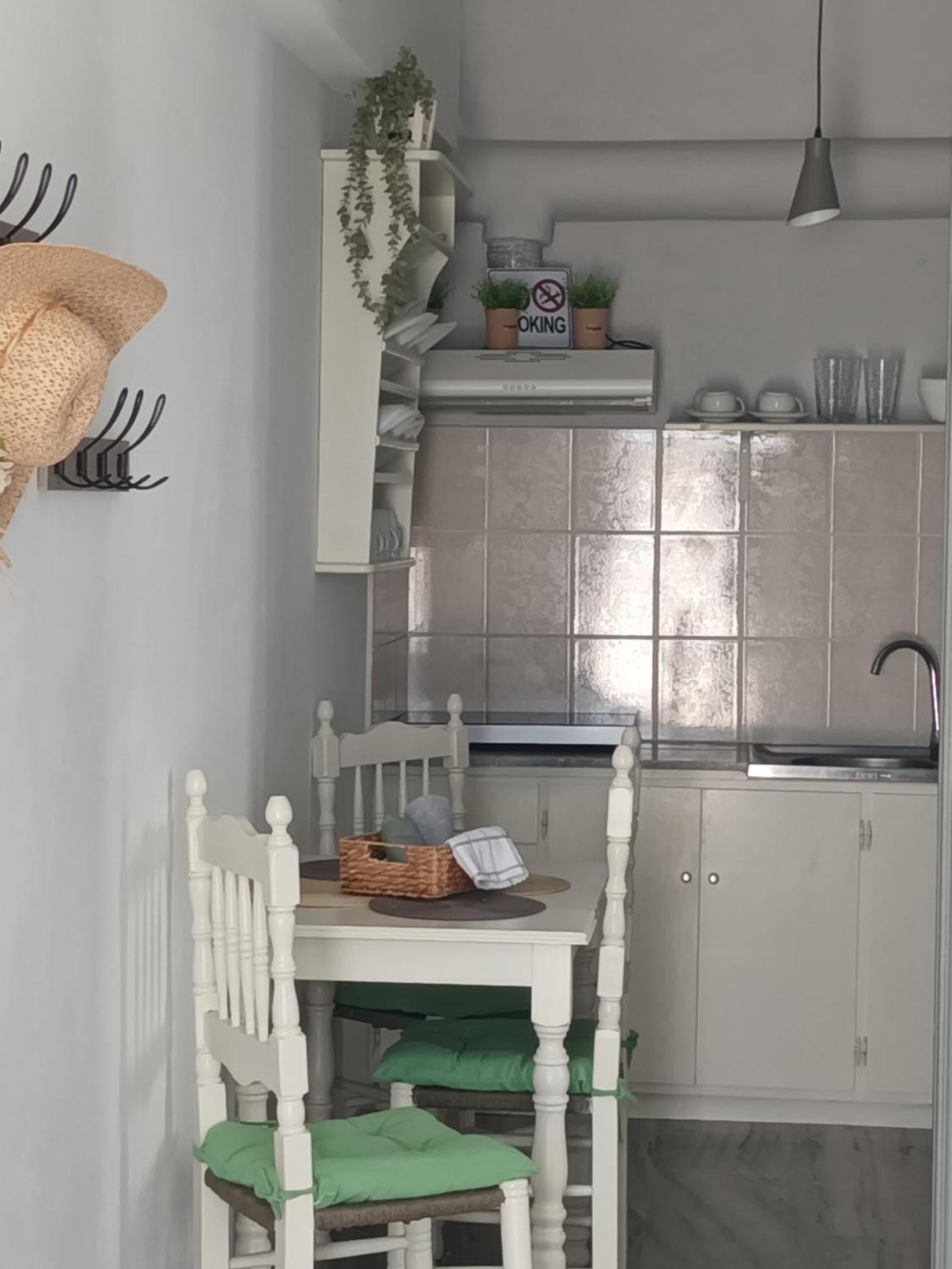 Athina'S Blue Studios Науса Экстерьер фото