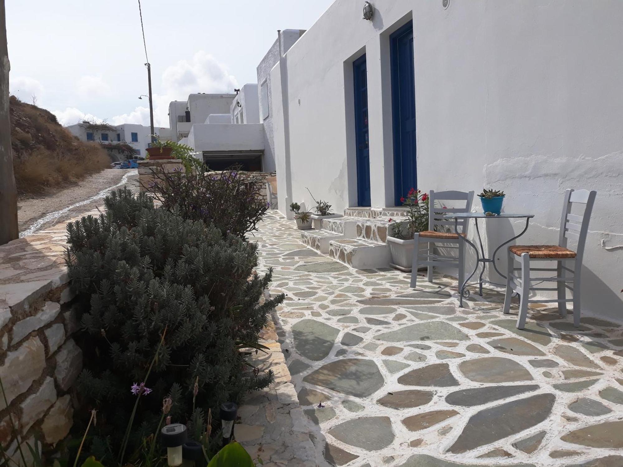 Athina'S Blue Studios Науса Экстерьер фото