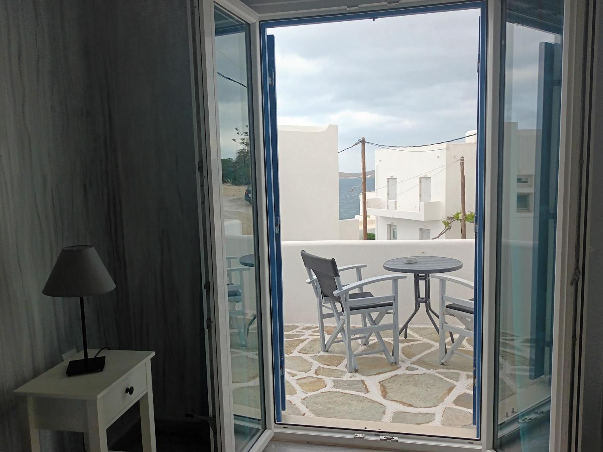 Athina'S Blue Studios Науса Экстерьер фото