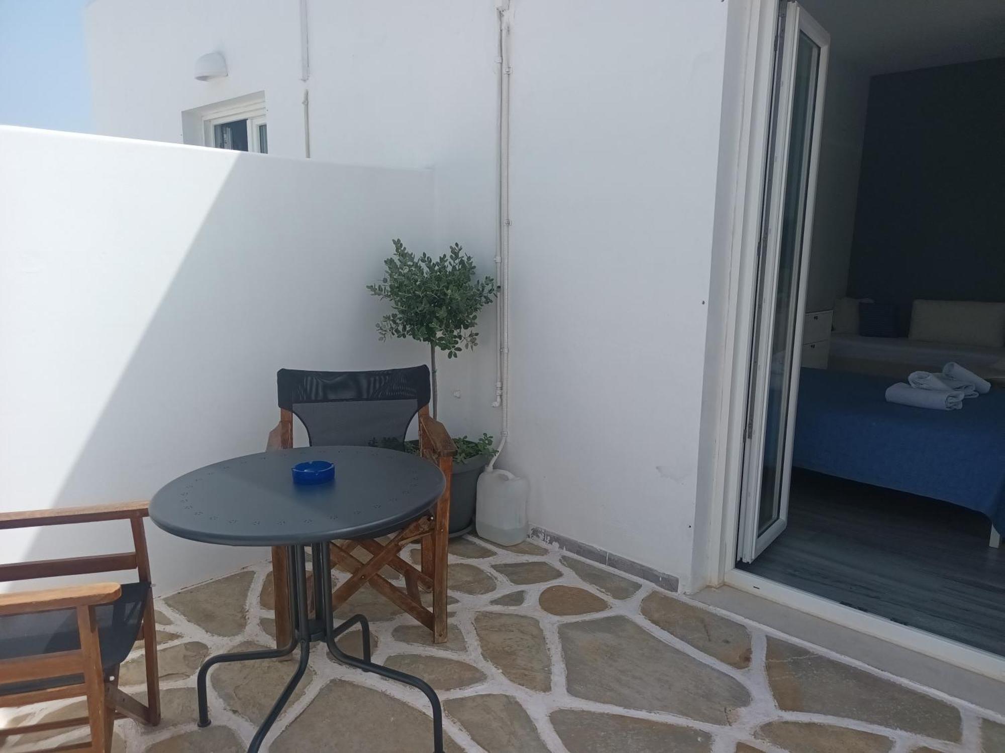 Athina'S Blue Studios Науса Экстерьер фото