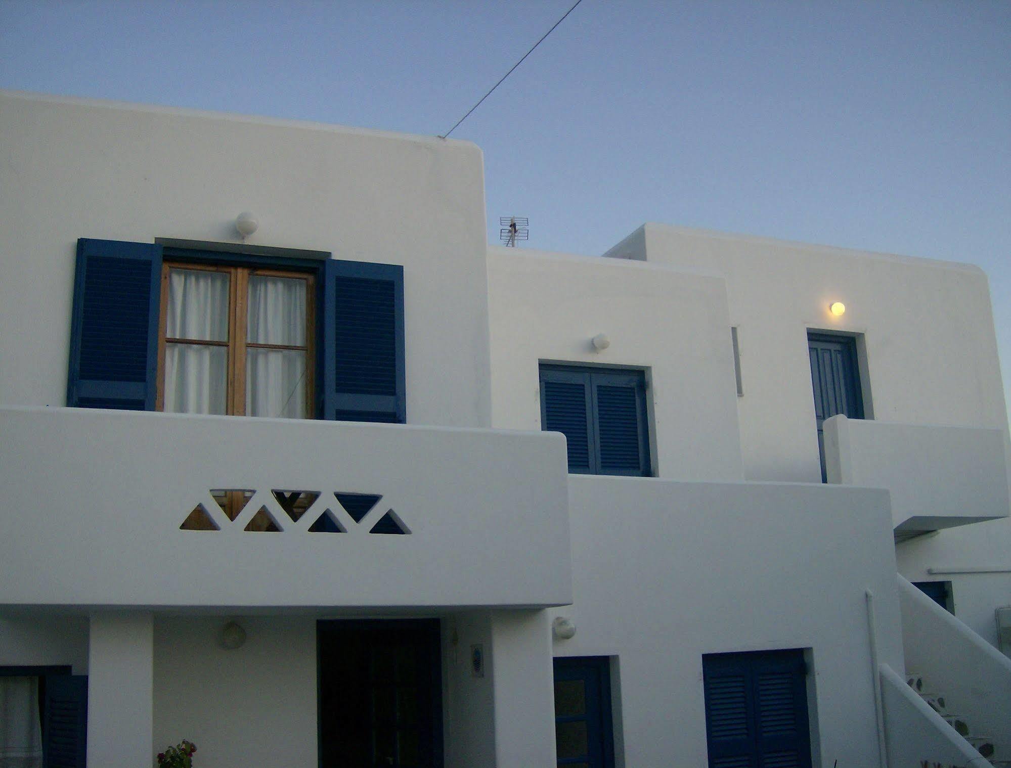 Athina'S Blue Studios Науса Экстерьер фото