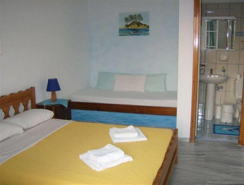 Athina'S Blue Studios Науса Экстерьер фото
